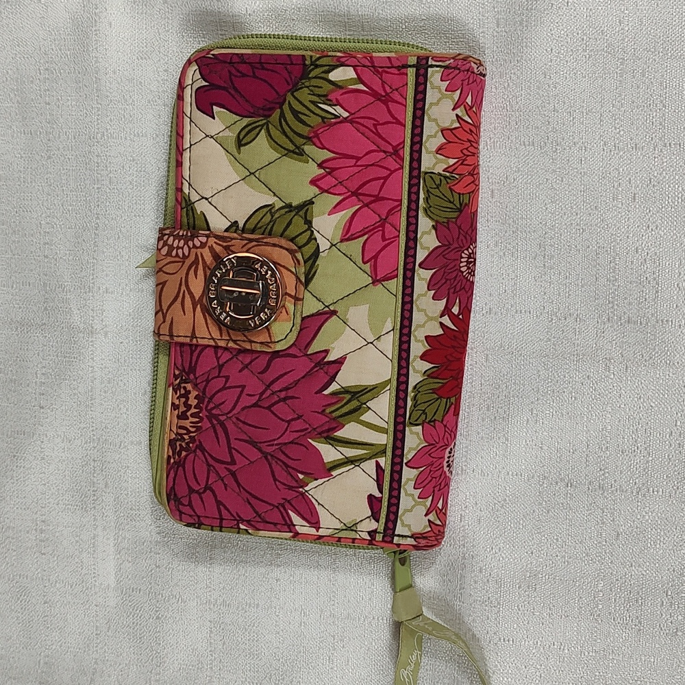 Vera Bradley in Hello Dahlia Turn Lock Closure Zipper Pockets Wallet Floral